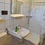 Guszti Проживание в семье