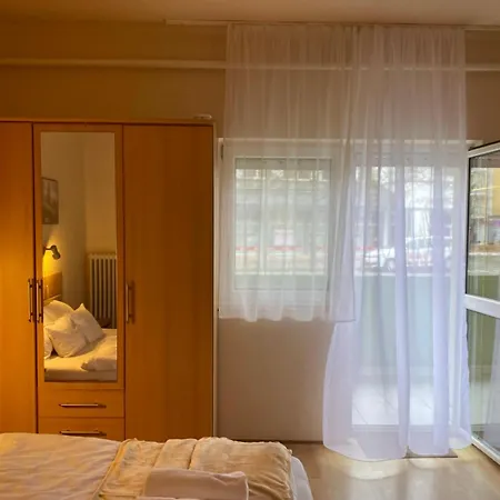 ホームステイ Guszti